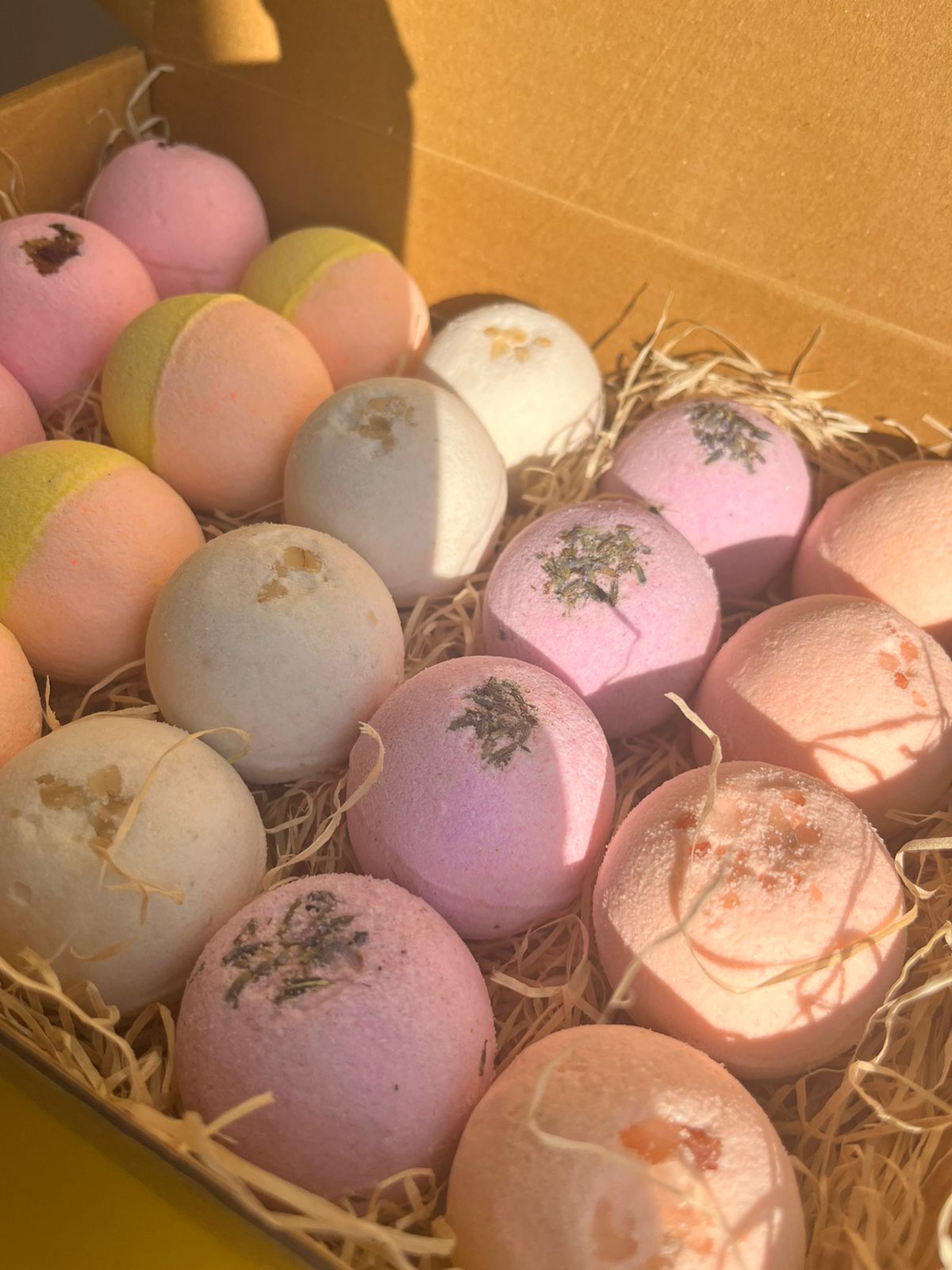 Big PacksBath Bomb - Rose, Lavender, Pink Salt, Oats, Citurs |Refreshing hot water bath hydrating moisturizing enchanting Fizzy Aromatic Bath Bomb (75 g) each - Pack of 20