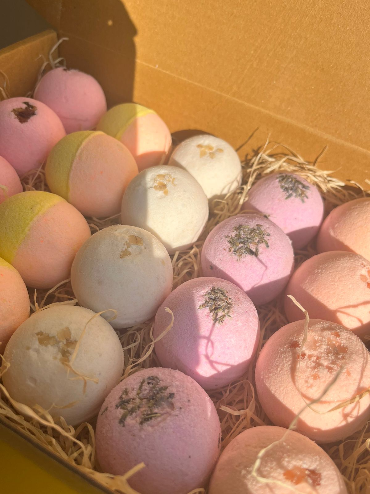 Big PacksBath Bomb - Rose, Lavender, Pink Salt, Oats, Citurs |Refreshing hot water bath hydrating moisturizing enchanting Fizzy Aromatic Bath Bomb (75 g) each - Pack of 20