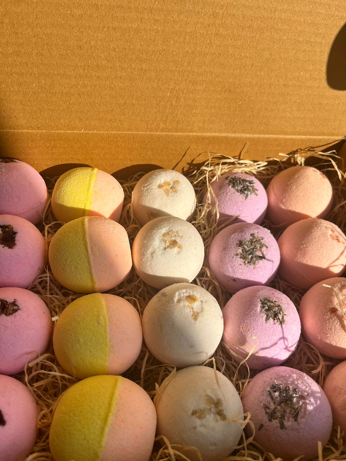 Big PacksBath Bomb - Rose, Lavender, Pink Salt, Oats, Citurs |Refreshing hot water bath hydrating moisturizing enchanting Fizzy Aromatic Bath Bomb (75 g) each - Pack of 20