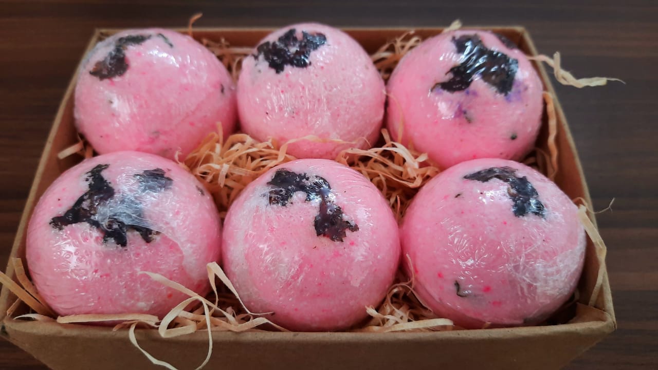 Gift for women-Men-Boys-Girls-Any Occassion – Bath Bombs Pack of 6 pac x 75 gms