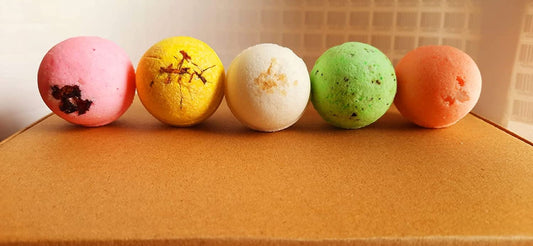 Bath Bomb - spa set for women _ Rose, calendula, Oats, Green tea, Pink salt |Refreshing hot water bath hydrating moisturizing enchanting Fizzy Aromatic Bath Bomb ( 75 g) each - Pack of 15 Perfect Hamper for Women Men