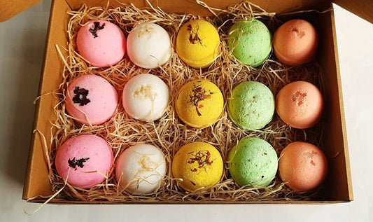 Bath Bomb - spa set for women _ Rose, calendula, Oats, Green tea, Pink salt |Refreshing hot water bath hydrating moisturizing enchanting Fizzy Aromatic Bath Bomb ( 75 g) each - Pack of 15 Perfect Hamper for Women Men