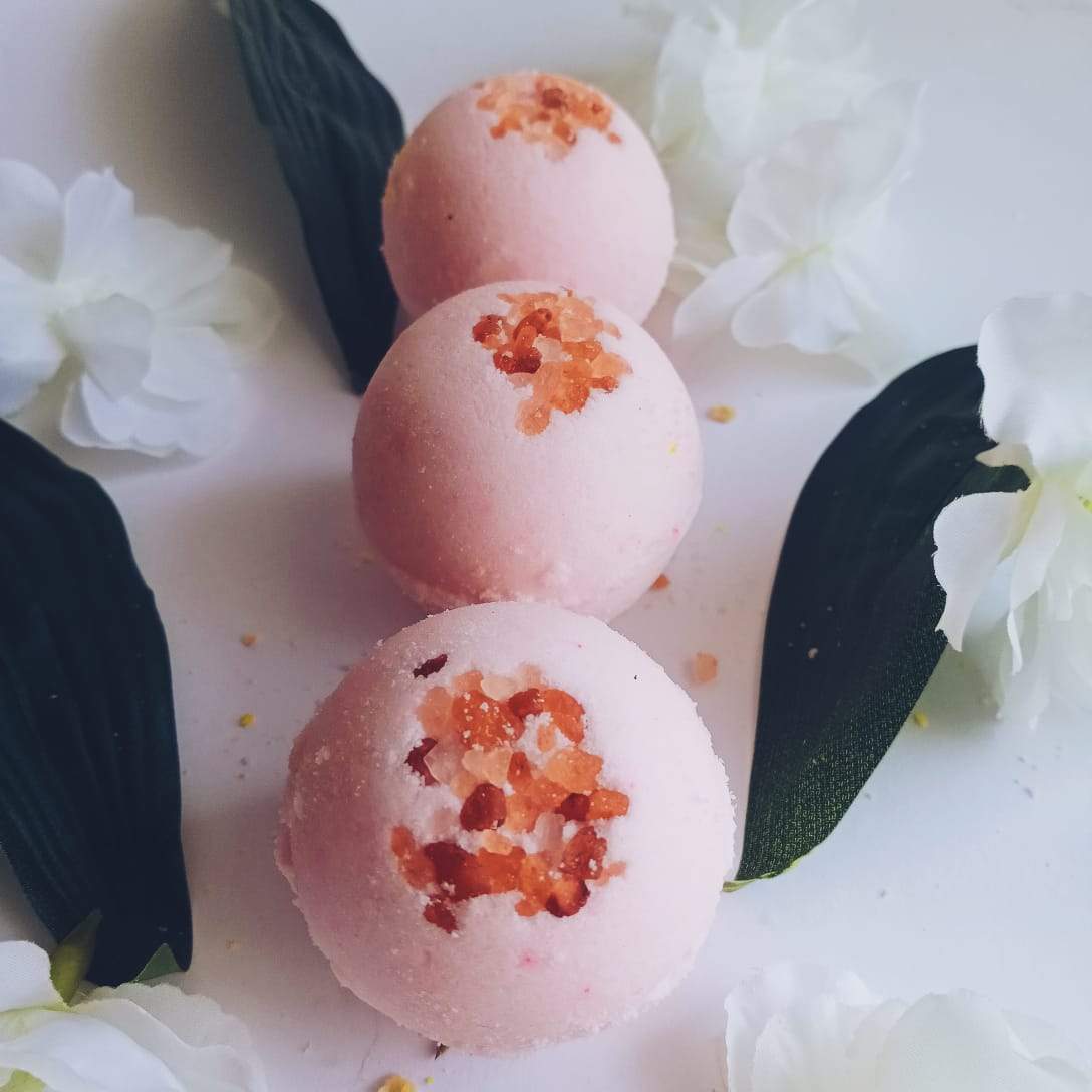 Detoxifying Himalayan Pink Salt Bath Bomb-Fizzy Aromatic Bath Bomb with Pink Salt (75g Each) - Pack of 3 - aaranyam.com