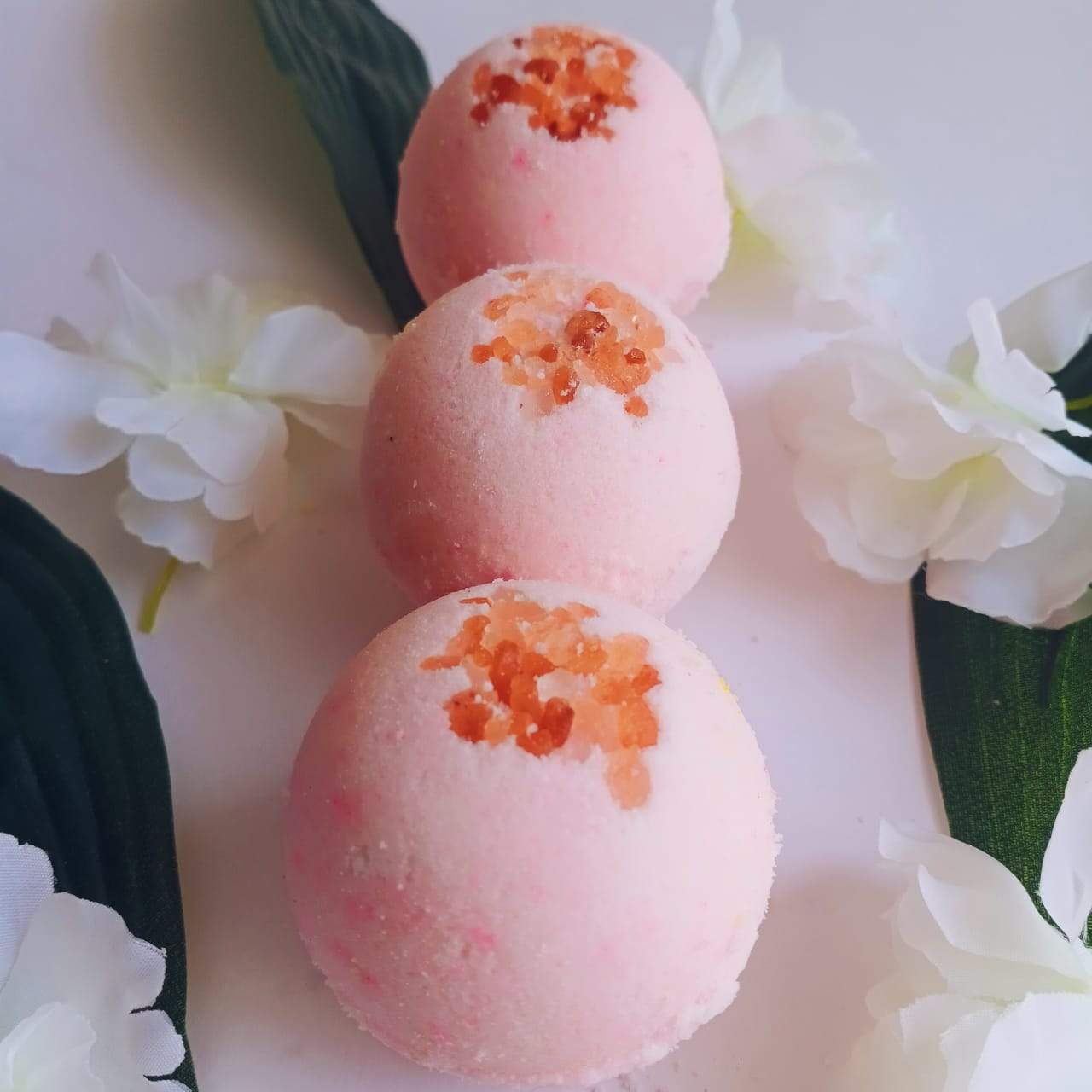 Detoxifying Himalayan Pink Salt Bath Bomb-Fizzy Aromatic Bath Bomb with Pink Salt (75g Each) - Pack of 3 - aaranyam.com