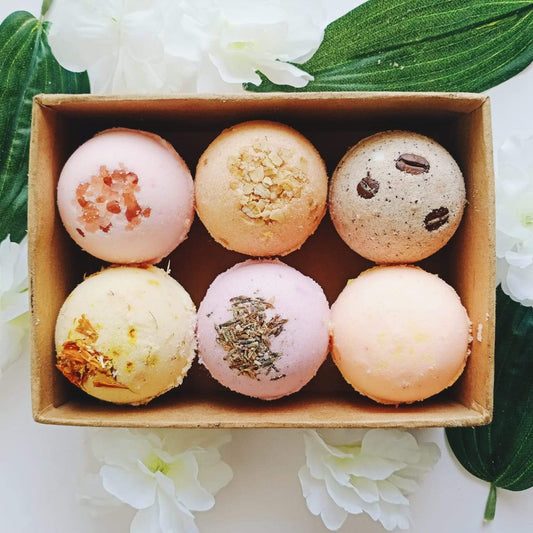 Fizzy Aromatic Bath Bomb with Lavender Buds (75g Each) - Pack of 6 - aaranyam.com