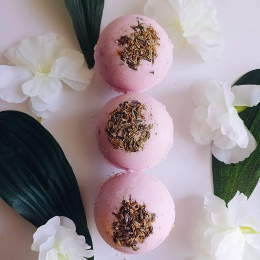 Lavender-Bath Bomb-Fizzy Aromatic Bath Bomb with Lavender Buds (75g Each) - Pack of 3 - aaranyam.com