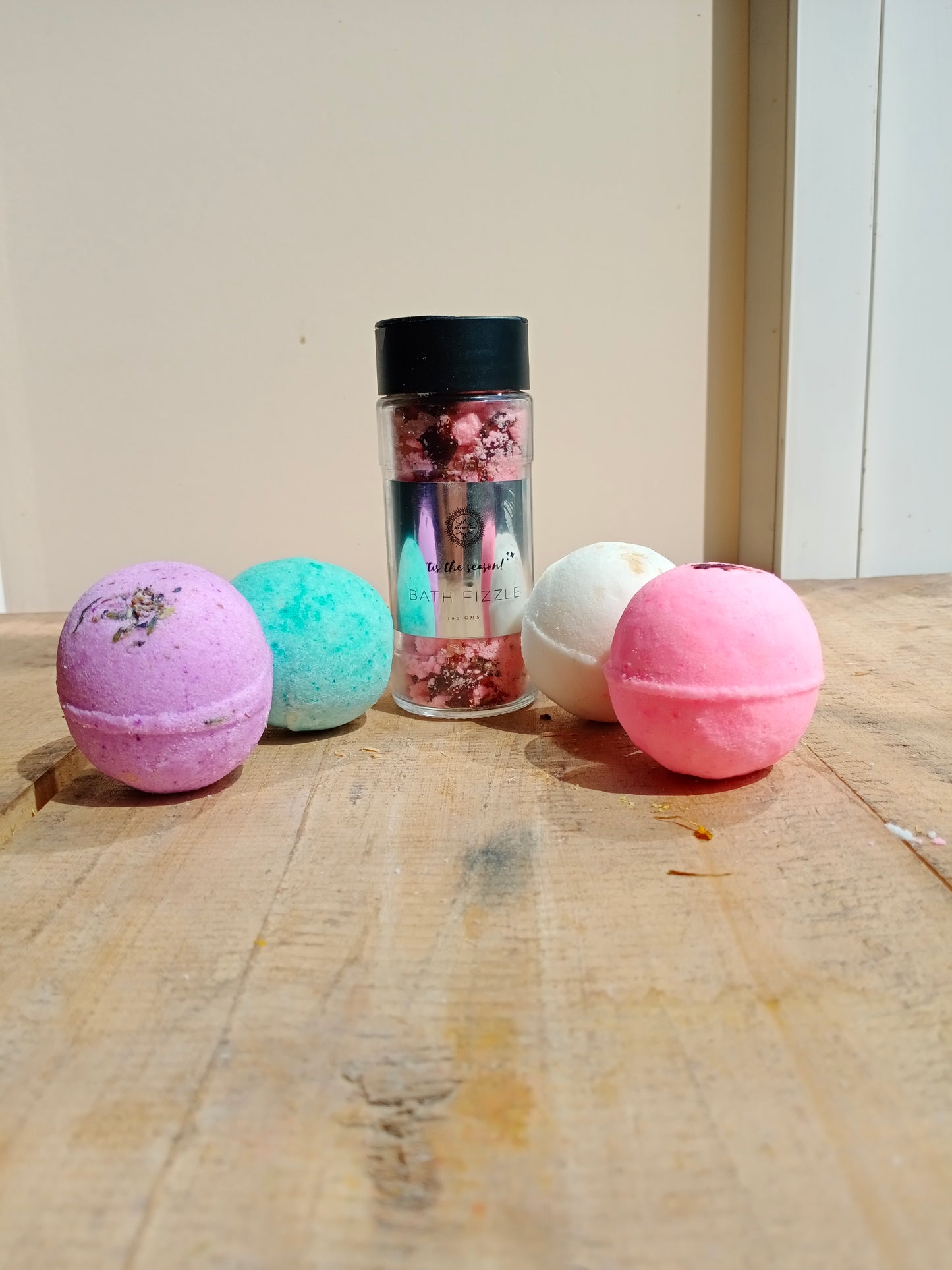 Zen Spa gift set for women _ Bath Bomb -Rose, Oats, Lavender , Jasmin 75 gms each with bath Fizzle (pink salt, Epsom salt dry rose petals ) |Refreshing hot water bath hydrating